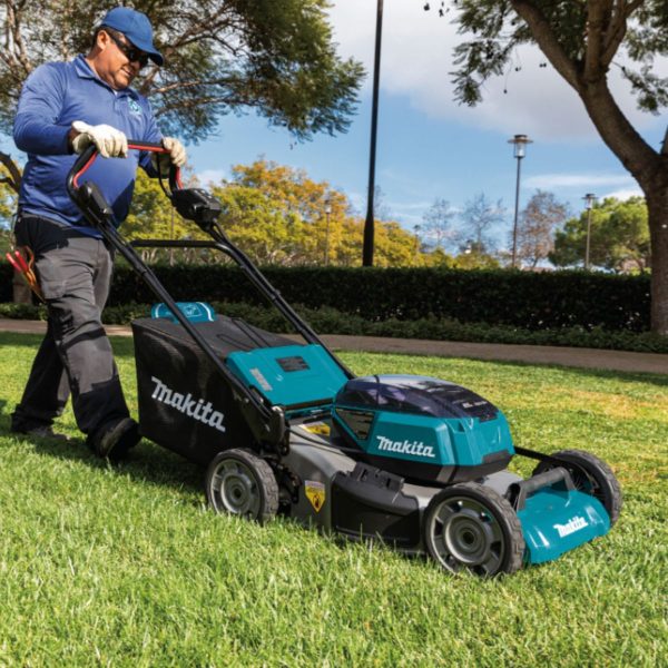 Акумулаторна косачка Makita DLM532Z, 18+18V, 534мм