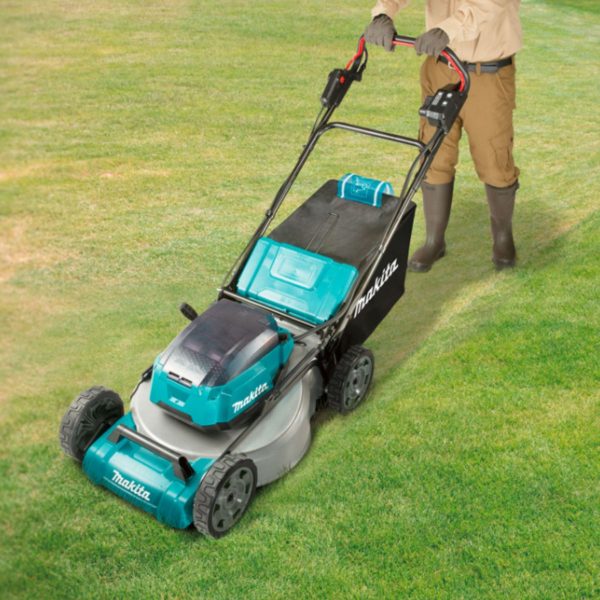 Акумулаторна косачка Makita DLM532Z, 18+18V, 534мм