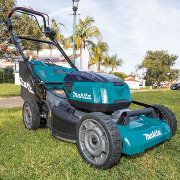 Акумулаторна косачка Makita DLM532Z, 18+18V, 534мм