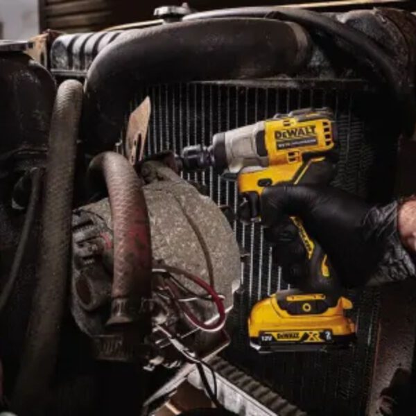 Акумулаторен ударен гайковерт DeWALT DCF902N, 12 V, 168 Nm, 3/8"