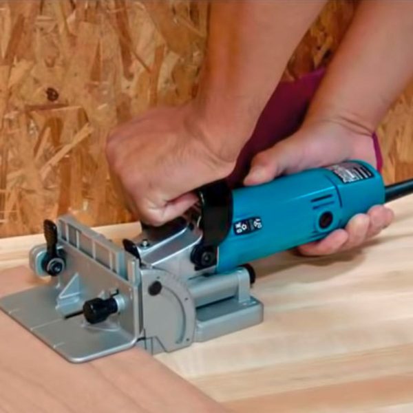 Нут фреза Makita PJ7000J 701W