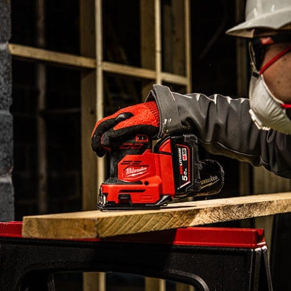 Акумулаторен виброшлайф Milwaukee M18BQSS-0