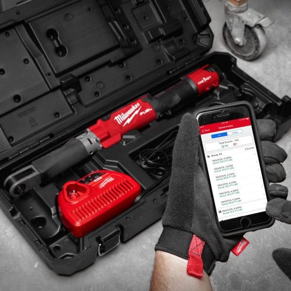 Акумулаторен динамометричен гаечен ключ Milwaukee M12 ONEFTR38-201C, 12 V, 135,6Nm