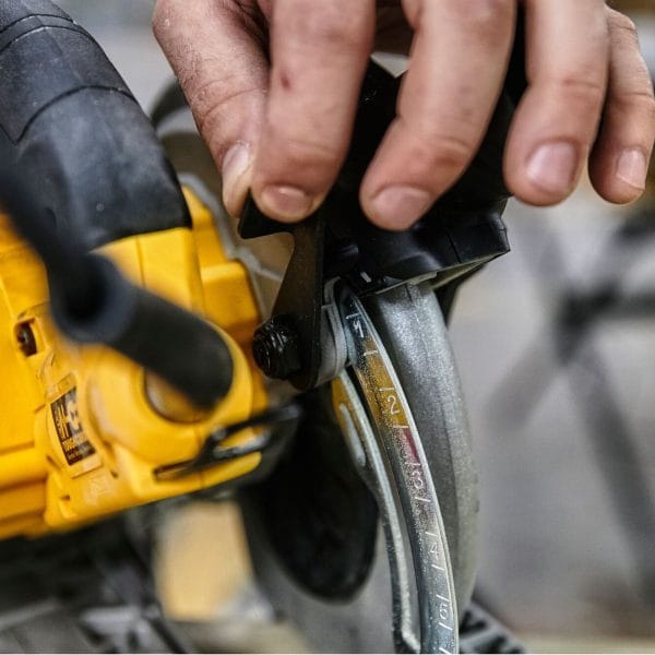 Кабелен ръчен циркуляр DeWalt DWE576K, ф 190мм