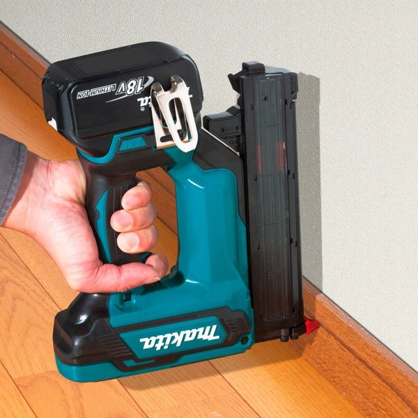 Акумулаторен такер Makita DFN350Z, 18 V, 18GA