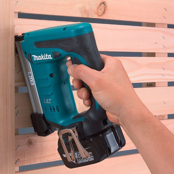 Акумулаторен такер Makita DST221Z, 18V, 10 - 22 мм