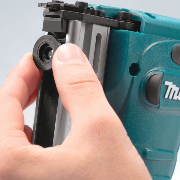 Акумулаторен такер Makita DST221Z, 18V, 10 - 22 мм