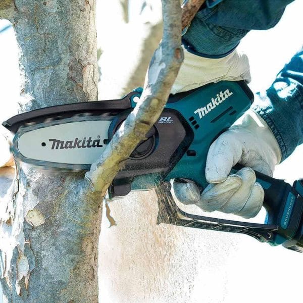 Акумулаторен верижен трион MAKITA UC100DWA, 12 V, 100 мм