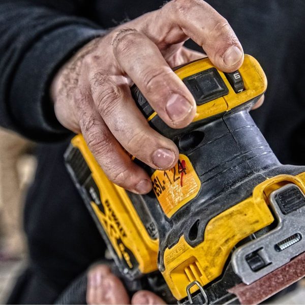 Шлайф вибрационен DeWALT DCW200N, 18 V