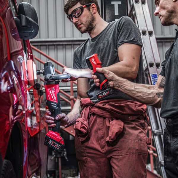 Акумулаторна лампа Milwaukee M12 CML-401, 12 V, 1000 lm, IP54
