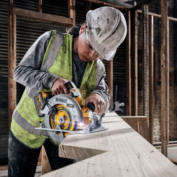 Акумулаторен циркуляр DEWALT DCS573NT, 18V, 190 мм