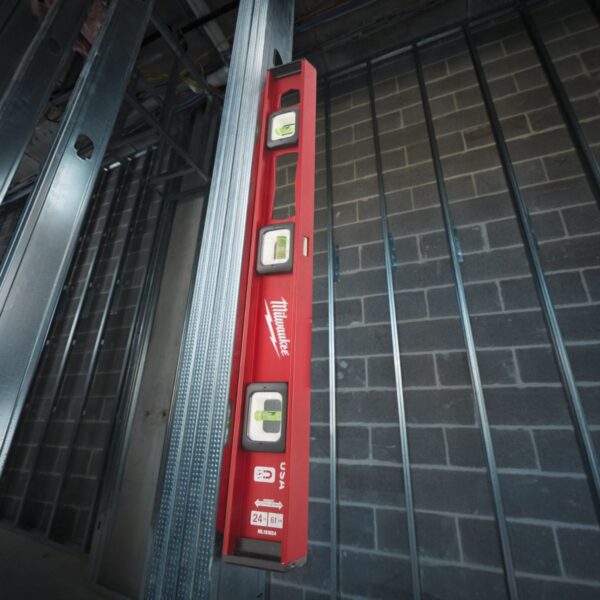Алуминиев магнитен нивелир Milwaukee 4932478566, 120 см