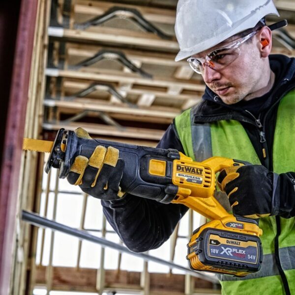 Акумулаторен саблен трион DeWALT DCS389T2, 54 V/18V, 6 Ah, 28.6 мм