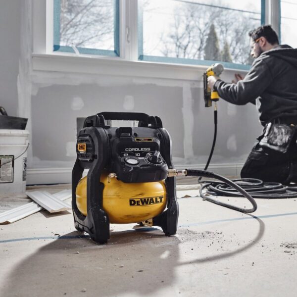 Акумулаторен компресор DeWALT DCC1018N, 18 V, 10 L, 8.6 bar