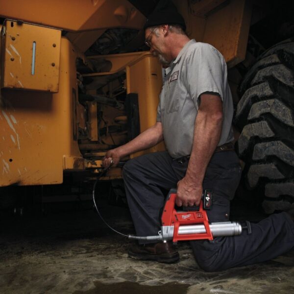 Акумулаторна гресьорка Milwaukee M12GG-0, 12 V, 473 ml + ПОДАРЪК Батерия 5 Ah